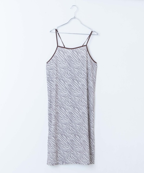 DuKKah（デュカ）の「Dukkah/【低身長向け】スリットキャミワンピース（ワンピース・レディース・マスタード/ブラック/アニマル・XS）」の8枚目の写真