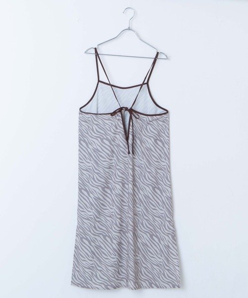 DuKKah（デュカ）の「Dukkah/【低身長向け】スリットキャミワンピース（ワンピース・レディース・マスタード/ブラック/アニマル・XS）」の11枚目の写真