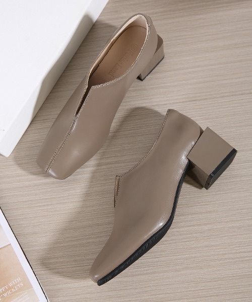 Futier land（フューティアランド）の「Vカットスクエアブーティー（ブーツ・レディース・アイボリー/ブラック/モカ・36/37/38/39/40）」の3枚目の写真