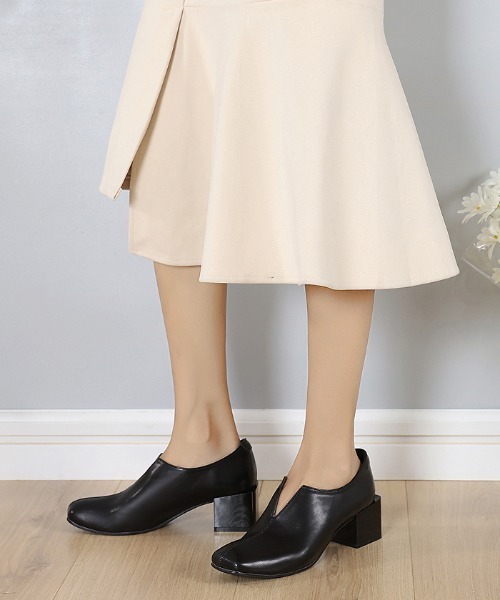 Futier land（フューティアランド）の「Vカットスクエアブーティー（ブーツ・レディース・アイボリー/ブラック/モカ・36/37/38/39/40）」の4枚目の写真