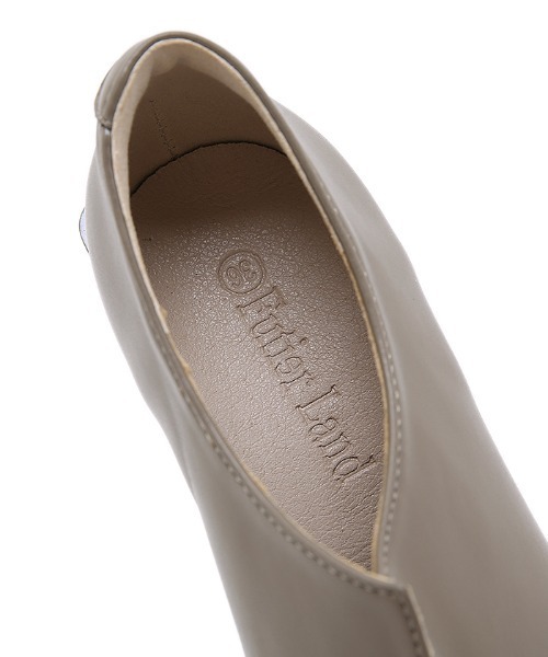 Futier land（フューティアランド）の「Vカットスクエアブーティー（ブーツ・レディース・アイボリー/ブラック/モカ・36/37/38/39/40）」の6枚目の写真