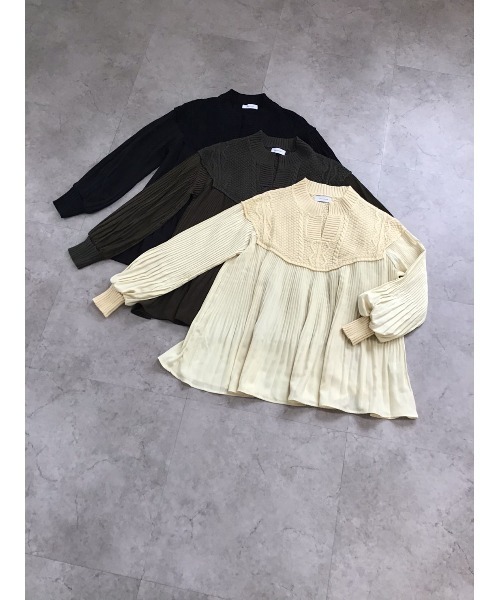 DOLLUPOOPS（ドールアップウップス）の「ニット×プリーツプルオーバー（ニット/セーター・レディース・ベージュ/カーキ/ブラック・38）」の2枚目の写真