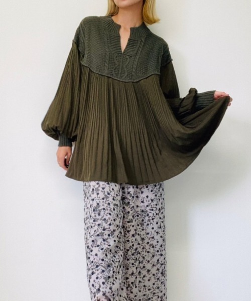 DOLLUPOOPS（ドールアップウップス）の「ニット×プリーツプルオーバー（ニット/セーター・レディース・ベージュ/カーキ/ブラック・38）」の3枚目の写真