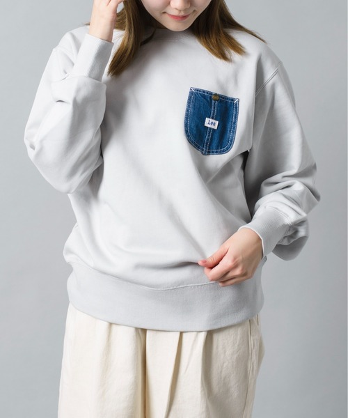Lee(リー)の「【Lee】デニムポケットリメイク風スウェットプルオーバー トレーナー LT2967(スウェット・レディース・ブラック/グレー/ブルー/スモークピンク・S/M/L/XL)」の3枚目の写真