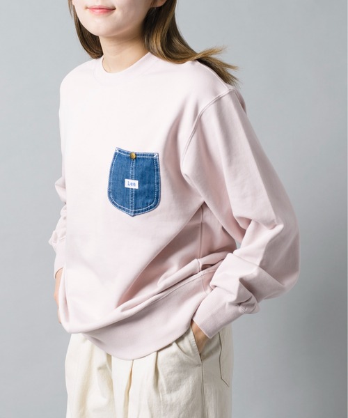Lee(リー)の「【Lee】デニムポケットリメイク風スウェットプルオーバー トレーナー LT2967(スウェット・レディース・ブラック/グレー/ブルー/スモークピンク・S/M/L/XL)」の1枚目の写真