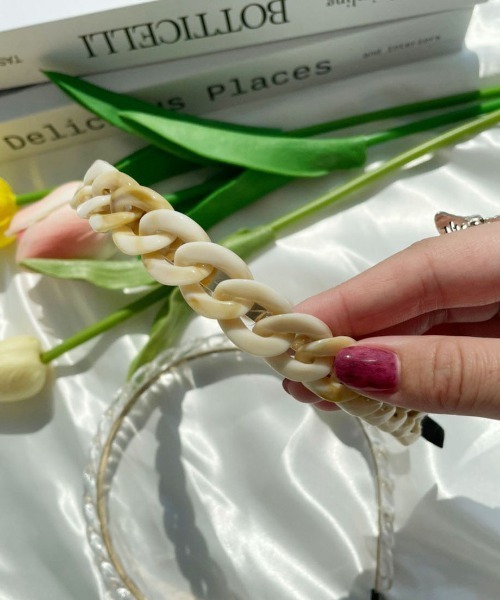 PairPair（ペアペア）の「アクリルツイストカチューシャ（カチューシャ・レディース・ベージュ/クリア・FREE）」の3枚目の写真