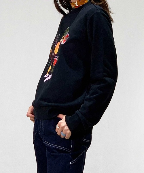 MAISON SCOTCH(メゾンスコッチ)の「クルーネック グラフィックスウェット【164926】(スウェット・レディース・ブラウン/ブラック・X-SMALL/SMALL)」の3枚目の写真