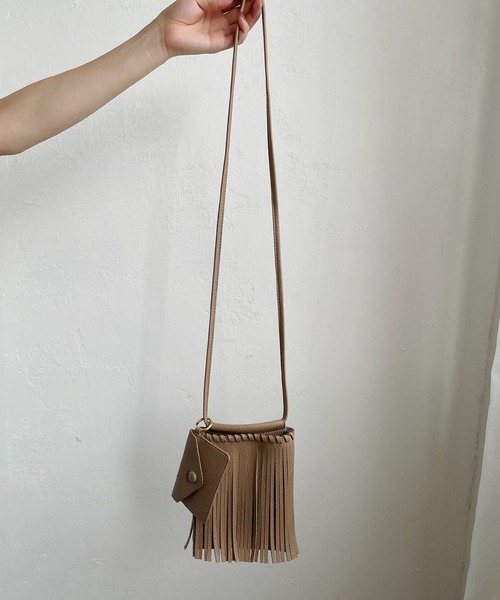 CAPRICIEUX LE'MAGE（カプリシューレマージュ）の「フリンジスマホマルチショルダーバッグ（ショルダーバッグ・レディース・オフホワイト/ブラック/ベージュ/ピンク・FREE）」の5枚目の写真