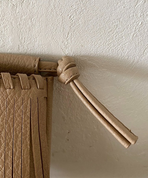 CAPRICIEUX LE'MAGE（カプリシューレマージュ）の「フリンジスマホマルチショルダーバッグ（ショルダーバッグ・レディース・オフホワイト/ブラック/ベージュ/ピンク・FREE）」の11枚目の写真