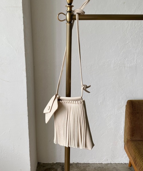 CAPRICIEUX LE'MAGE（カプリシューレマージュ）の「フリンジスマホマルチショルダーバッグ（ショルダーバッグ・レディース・オフホワイト/ブラック/ベージュ/ピンク・FREE）」の18枚目の写真