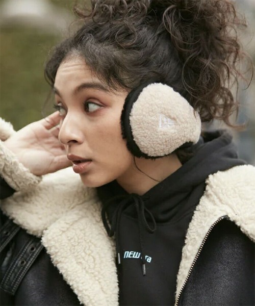 NEW ERA（ニューエラ）の「【NEW ERA】イヤーマフ ボア [BSC]（イヤーマフ・メンズ・ベージュ/ブラック・ONESIZE）」の2枚目の写真