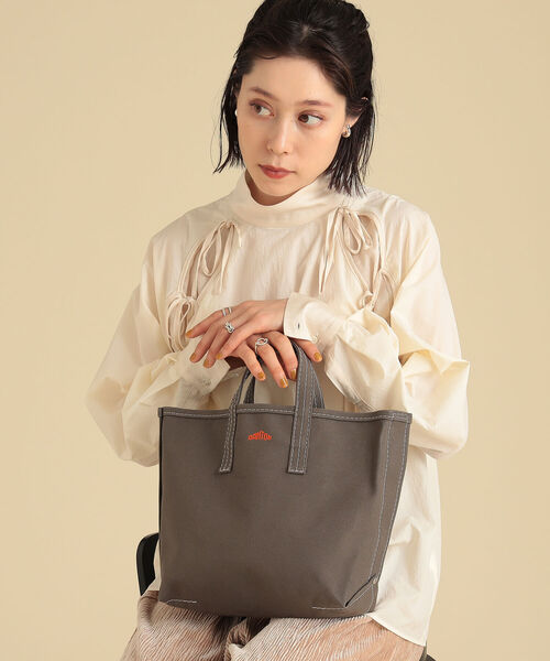 Ray BEAMS（レイビームス）の「DANTON / キャンバズ トートバッグ（トートバッグ・レディース・ブラック/レッド/マスタード/チャコールグレー/ダークグリーン/オレンジ系/グリーン/イエロー/ホワイト・ONE SIZE）」の3枚目の写真