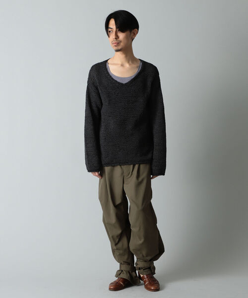 International Gallery BEAMS(インターナショナルギャラリービームス)の「IG × ALPHA STUDIO / 別注 フェイクスエード Vネックニット(ニット/セーター・メンズ・ブラック/ブラウン系その他3・MEDIUM)」の3枚目の写真