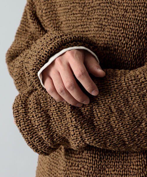 International Gallery BEAMS(インターナショナルギャラリービームス)の「IG × ALPHA STUDIO / 別注 フェイクスエード Vネックニット(ニット/セーター・メンズ・ブラック/ブラウン系その他3・MEDIUM)」の6枚目の写真
