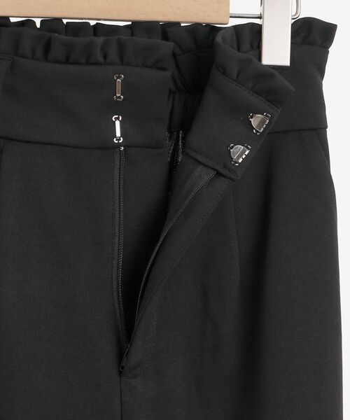 MAJESTIC LEGON(マジェスティックレゴン)の「プチフリルハイウエストパンツ(その他パンツ・レディース・ブラック/アイボリー・MEDIUM)」の9枚目の写真