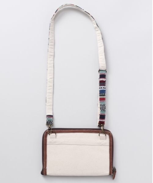 チャイハネ（チャイハネ）の「【チャイハネ】パハルマルチケース/ショルダーポーチ（パスポートケース・レディース・ホワイト/ネイビー/ブラウン/レッド/ブルー・FREE）」の7枚目の写真