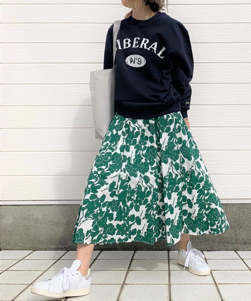 Q(キュー)の「カレッジロゴスウェット(スウェット・レディース・ネイビー/グリーン/アイボリー・MEDIUM)」の9枚目の写真