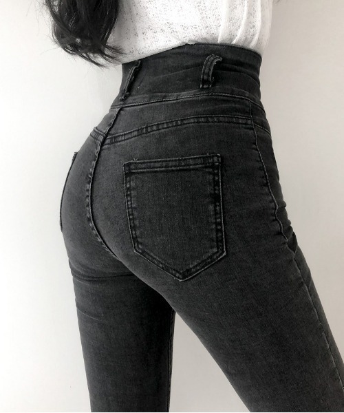 BEIDELLI（ベイデリー）の「[BELLIDE MADE] ハイウエストスリーボタンスキニーデニム（デニムパンツ・レディース・ブラック/ライトブルー・SMALL/MEDIUM/LARGE）」の9枚目の写真