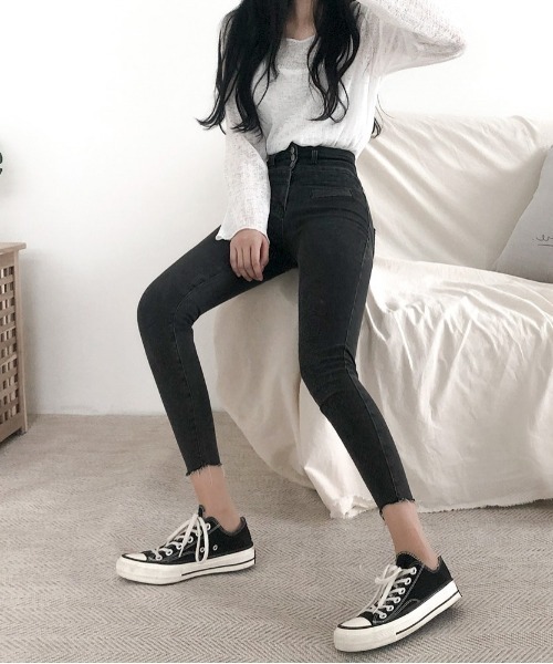 BEIDELLI（ベイデリー）の「[BELLIDE MADE] ハイウエストスリーボタンスキニーデニム（デニムパンツ・レディース・ブラック/ライトブルー・SMALL/MEDIUM/LARGE）」の4枚目の写真