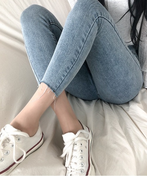 BEIDELLI（ベイデリー）の「[BELLIDE MADE] ハイウエストスリーボタンスキニーデニム（デニムパンツ・レディース・ブラック/ライトブルー・SMALL/MEDIUM/LARGE）」の11枚目の写真