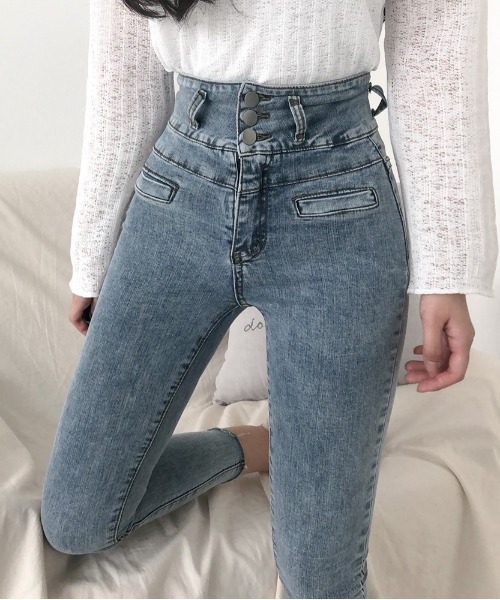 BEIDELLI（ベイデリー）の「[BELLIDE MADE] ハイウエストスリーボタンスキニーデニム（デニムパンツ・レディース・ブラック/ライトブルー・SMALL/MEDIUM/LARGE）」の7枚目の写真