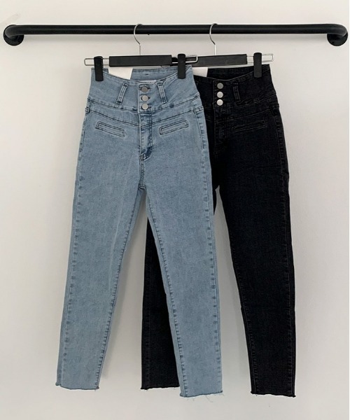 BEIDELLI（ベイデリー）の「[BELLIDE MADE] ハイウエストスリーボタンスキニーデニム（デニムパンツ・レディース・ブラック/ライトブルー・SMALL/MEDIUM/LARGE）」の6枚目の写真