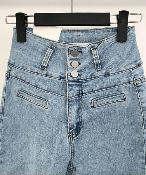 BEIDELLI（ベイデリー）の「[BELLIDE MADE] ハイウエストスリーボタンスキニーデニム（デニムパンツ・レディース・ブラック/ライトブルー・SMALL/MEDIUM/LARGE）」の18枚目の写真