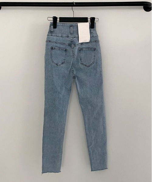 BEIDELLI（ベイデリー）の「[BELLIDE MADE] ハイウエストスリーボタンスキニーデニム（デニムパンツ・レディース・ブラック/ライトブルー・SMALL/MEDIUM/LARGE）」の14枚目の写真