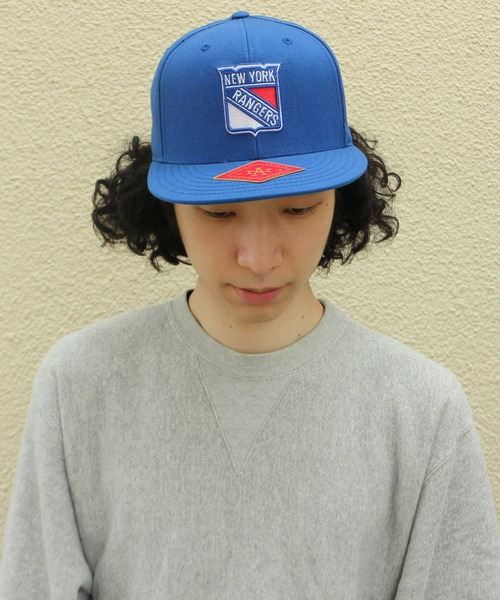 AMERICAN NEEDLE(アメリカンニードル)の「LAIDBACK / American Needle Replica Wool NHL FLAT VISORCAP(キャップ・レディース・レッド/ブラック系その他/ブルー系その他/ブラック系その他2/ブルー系その他2・FREE)」の3枚目の写真