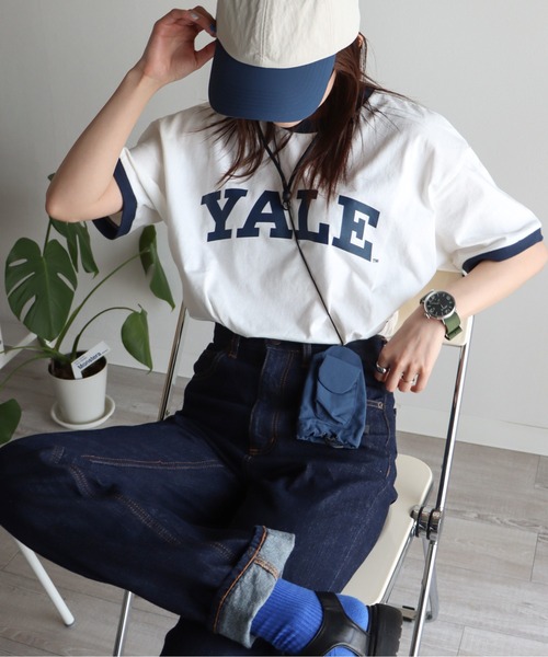 COURO(コウロ)の「YALE Logo S/S Tee カレッジロゴ半袖Tシャツ(Tシャツ/カットソー・レディース・ホワイト/ライトグレー/ネイビー/ホワイト系その他/グレー系その他/ネイビー系/ホワイト系その他2/グレー系その他2/ネイビー系1/ホワイト系その他3/グレー系その他3/ネイビー系2・M/L/XL)」の5枚目の写真