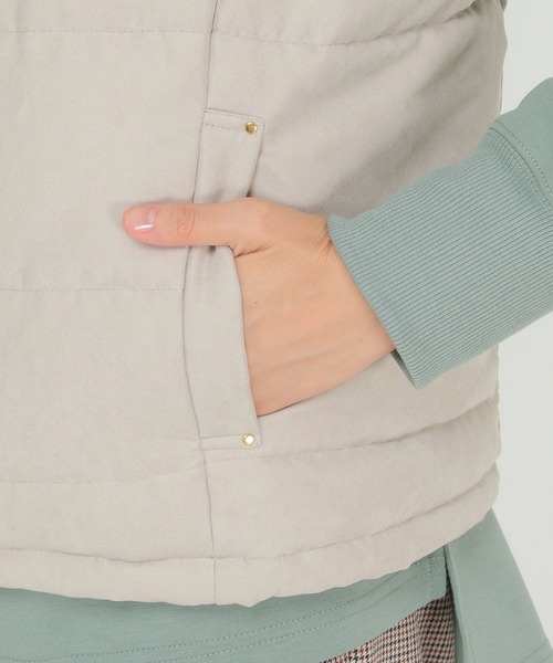 ikka（イッカ）の「細コールフェイクダウンベスト（ダウンベスト・レディース・チャコールグレー/ベージュ・M/L）」の6枚目の写真