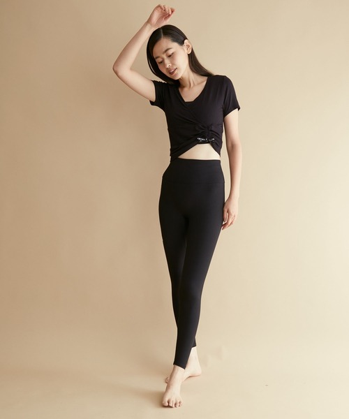 XEXYMIX(ゼクシィミックス)の「【XEXYMIX】ソフトタッチリボン付きシャーリング半袖Tシャツ(Tシャツ/カットソー・レディース・ブラック/オフホワイト・S/M)」の11枚目の写真