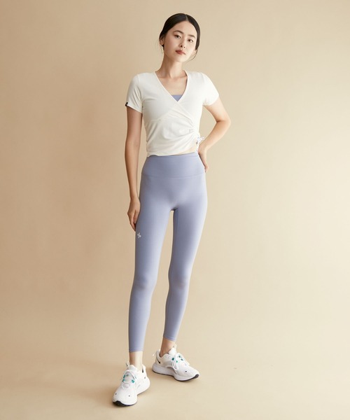 XEXYMIX(ゼクシィミックス)の「【XEXYMIX】ソフトタッチリボン付きシャーリング半袖Tシャツ(Tシャツ/カットソー・レディース・ブラック/オフホワイト・S/M)」の4枚目の写真