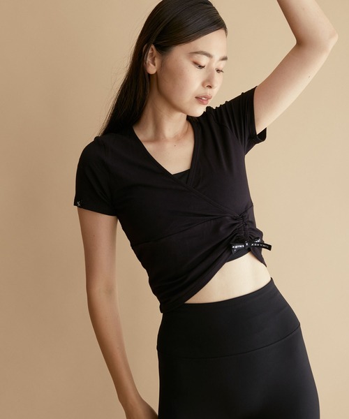 XEXYMIX(ゼクシィミックス)の「【XEXYMIX】ソフトタッチリボン付きシャーリング半袖Tシャツ(Tシャツ/カットソー・レディース・ブラック/オフホワイト・S/M)」の14枚目の写真