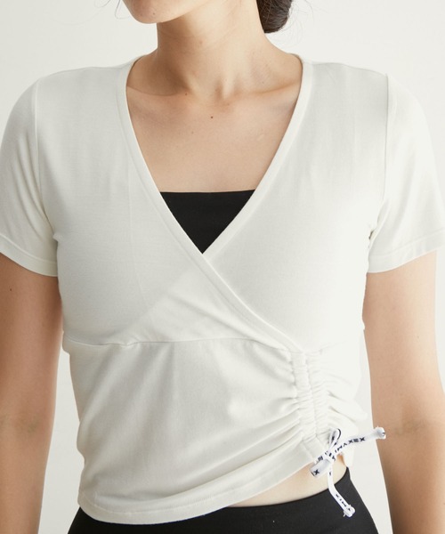XEXYMIX(ゼクシィミックス)の「【XEXYMIX】ソフトタッチリボン付きシャーリング半袖Tシャツ(Tシャツ/カットソー・レディース・ブラック/オフホワイト・S/M)」の3枚目の写真