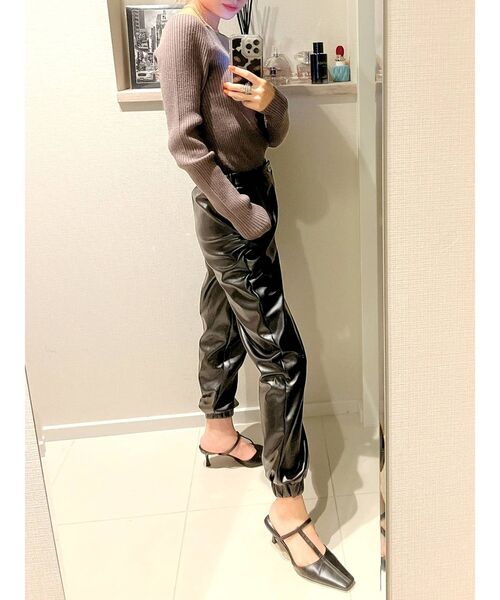 GYDA(ジェイダ)の「【WEB限定】【TINY低身長さん向け】イージーフェイクレザージョガーパンツ(その他パンツ・レディース・ブラック・FREE)」の4枚目の写真