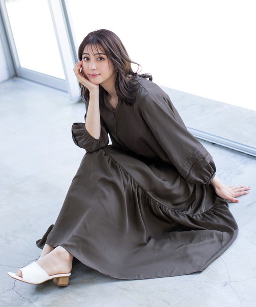 Tiaclasse(ティアクラッセ)の「【洗える】大人可愛いティアードワンピース(ワンピース・レディース・レンガ/チャコールグレー/ブルー/グレイッシュベージュ・13号/15号)」の10枚目の写真