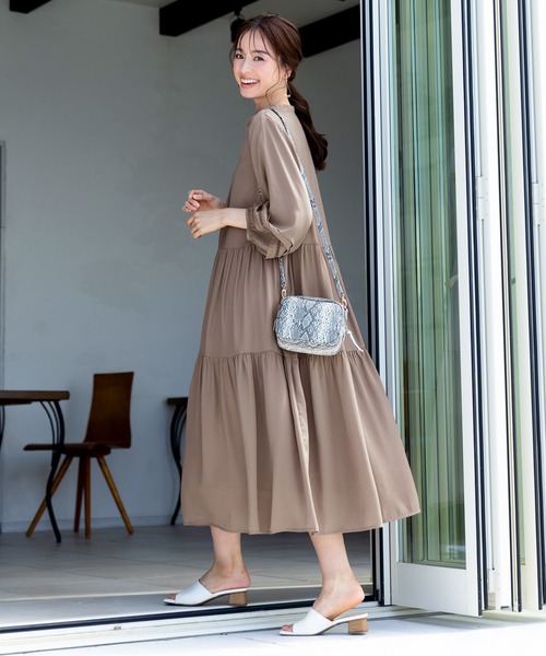 Tiaclasse(ティアクラッセ)の「【洗える】大人可愛いティアードワンピース(ワンピース・レディース・レンガ/チャコールグレー/ブルー/グレイッシュベージュ・13号/15号)」の13枚目の写真