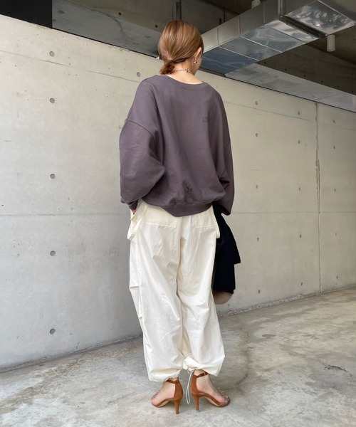 DouDou（ドゥドゥ）の「2WAYロゴスウェット（スウェット・レディース・オフホワイト/チャコールグレー/モカ・FREE）」の12枚目の写真