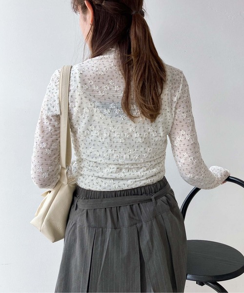 AS KNOW AS plus（アズノゥアズプラス）の「♪ストレッチハイネック（Tシャツ/カットソー・レディース・オフホワイト/ブラック×ホワイト/ブラック系その他/ベージュ系その他/ブラック/グレー系その他/ブラック系その他2/ホワイト系その他2/グレー系その他2/ホワイト系その他3/グレー系その他3・FREE）」の12枚目の写真