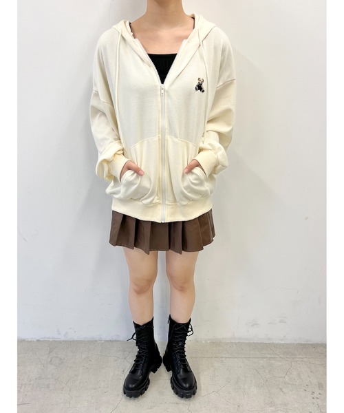 PHILLY（フィリー）の「クマ刺繍ジップパーカー（パーカー・レディース・アイボリー/ブラック/グレー・FREE）」の4枚目の写真