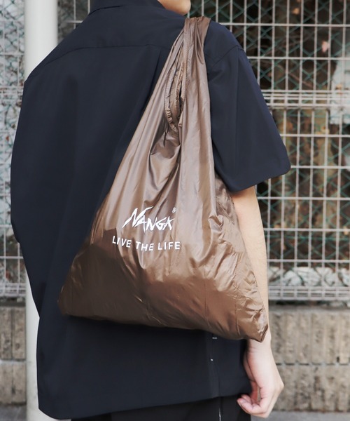 NANGA（ナンガ）の「NANGA/ナンガ POKETABLE ECO BAG(LIVE THE LIFE) リップストップナイロン エコバッグ 2026年春夏（エコバッグ/サブバッグ・メンズ・アッシュブラウン/ブラック/パープル/ネイビー/レッド/ライトブラウン/ライム/グレー/ライトパープル/ライトオリーブ/ブルー・FREE）」の4枚目の写真