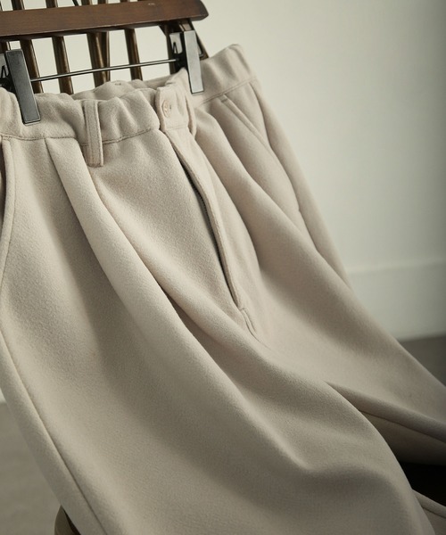 NILWAY（ニルウェイ）の「1タックウールライクワイドストレートパンツ（その他パンツ・メンズ・オリーブ/ブラック/アイボリー・LARGE/SMALL/MEDIUM）」の4枚目の写真