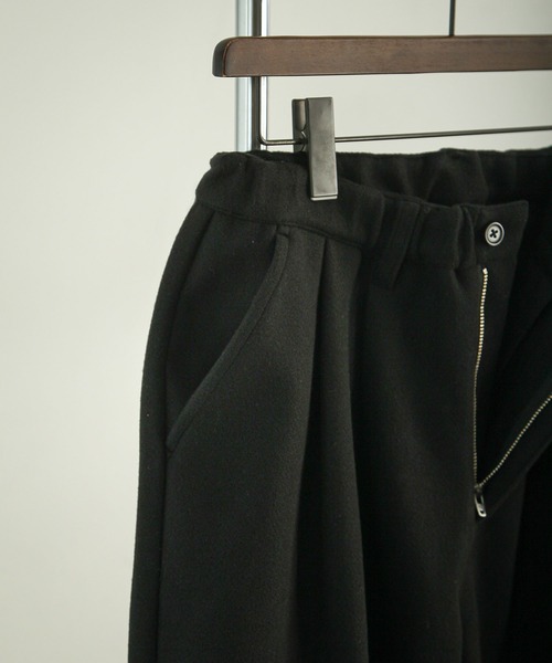NILWAY（ニルウェイ）の「1タックウールライクワイドストレートパンツ（その他パンツ・メンズ・オリーブ/ブラック/アイボリー・LARGE/SMALL/MEDIUM）」の7枚目の写真