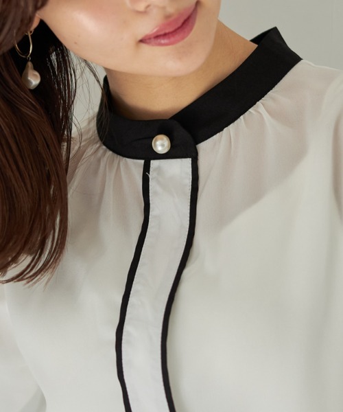 tocco closet（トッコ　クローゼット）の「【ZOZO限定】パール釦付き配色スタンドカラーブラウス（シャツ/ブラウス・レディース・オフホワイト/ブラウン系その他・M）」の9枚目の写真