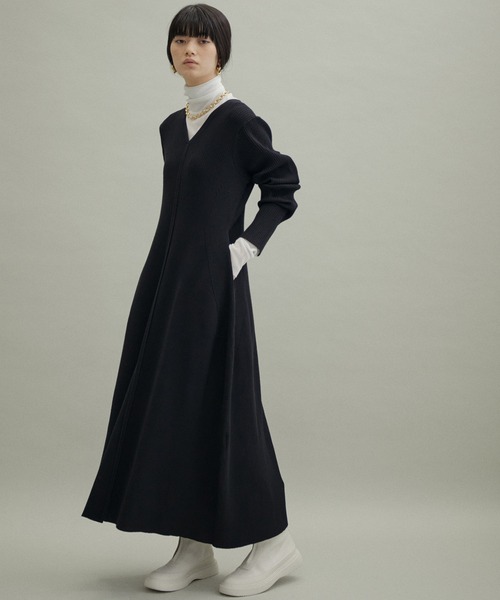 ADAM ET ROPE'（アダムエロペ）の「【WEB限定(一部店舗展開あり)】リブニットコクーンワンピース（ワンピース・レディース・レッド/ブラック/オリーブ・FREE）」の2枚目の写真