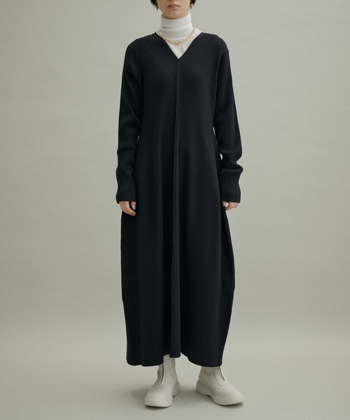 ADAM ET ROPE'（アダムエロペ）の「【WEB限定(一部店舗展開あり)】リブニットコクーンワンピース（ワンピース・レディース・レッド/ブラック/オリーブ・FREE）」の4枚目の写真