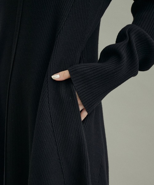 ADAM ET ROPE'（アダムエロペ）の「【WEB限定(一部店舗展開あり)】リブニットコクーンワンピース（ワンピース・レディース・レッド/ブラック/オリーブ・FREE）」の21枚目の写真