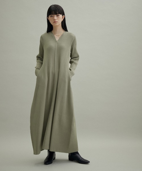 ADAM ET ROPE'（アダムエロペ）の「【WEB限定(一部店舗展開あり)】リブニットコクーンワンピース（ワンピース・レディース・レッド/ブラック/オリーブ・FREE）」の19枚目の写真