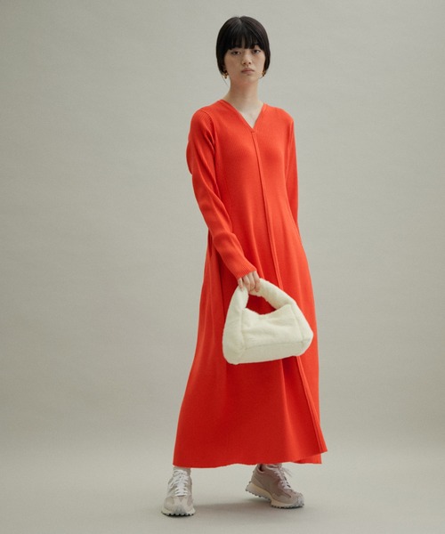 ADAM ET ROPE'（アダムエロペ）の「【WEB限定(一部店舗展開あり)】リブニットコクーンワンピース（ワンピース・レディース・レッド/ブラック/オリーブ・FREE）」の22枚目の写真